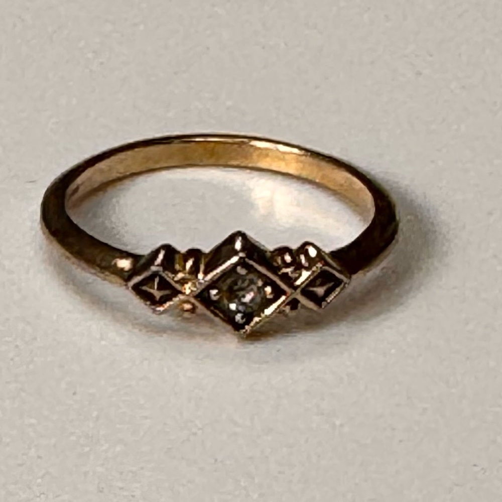 Elegant Gold Avon Diamond Accent Ring